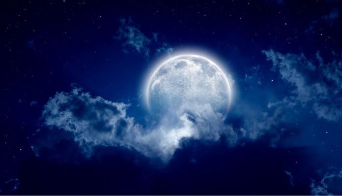 Ilustrasi Blue Moon (Foto: Canva/ Getty Images)