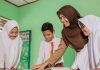 Ilustrasi guru sedang mengajar muridnya (Foto: Canva/ Alamy)
