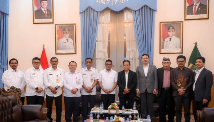Gubernur Banten Andra Soni menerima kunjungan PT Solusindo Sampah Energi di Gedung Negara Banten