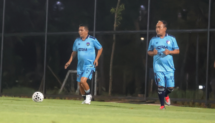 Gubernur Banten Andra Soni saat tampil dalam laga persahabatan Persita Old Star melawan Wong Kudus Indonesia FC di Indomilk Arena