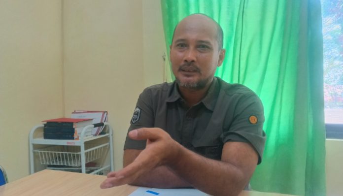 Kepala DLH Kabupaten Lebak, Irvan Suyatupika, menjelaskan dampak kenaikan harga Dexlite terhadap operasional truk sampah di Lebak