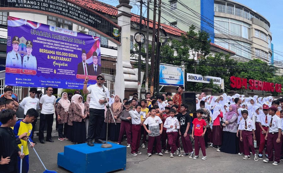 Upacara Hardiknas 2026 di SDN Serang 2 Kota Serang, Kepala Dindikbud Kota Serang Ahmad Nuri ajak masyarakat memperkuat pendidikan