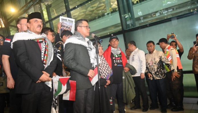 Menteri Luar Negeri RI Sugiono menyambut langsung kepulangan sembilan WNI aktivis Global Sumud Flotilla di Bandara Soekarno-Hatta