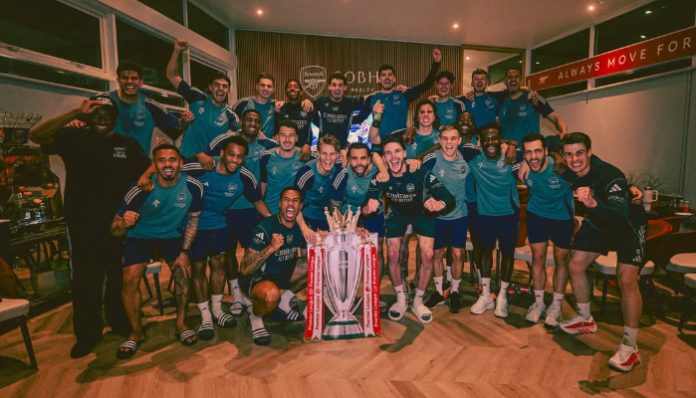 Pemain Arsenal merayakan keberhasilan mengunci gelar Liga Inggris 2025/2026