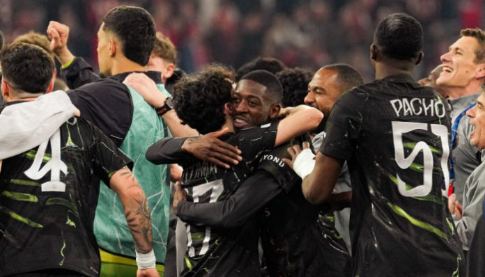 Pemain PSG merayakan kemenangan saat menahan Bayern Munchen dan memastikan tiket final Liga Champions