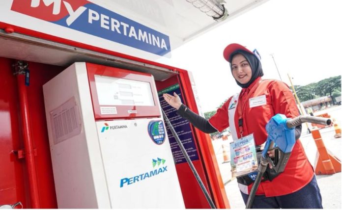 Ilustrasi pengisian BBM di SPBU