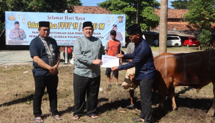 Polresta Serang Kota Potong Hewan Kurban, 1.242 Warga Terima Daging Kurban