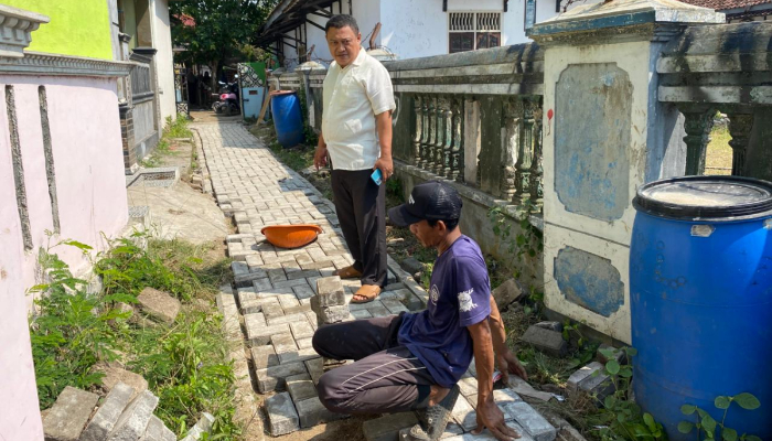 Permudah Aktivitas Warga, Pemdes Siremen Bangun Jalan Lingkungan