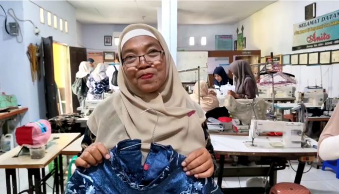 Puji Instruktur LPK Anita Serang