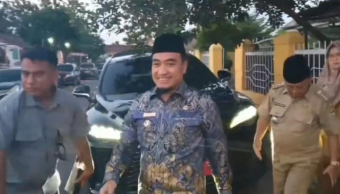 Robinsar Salurkan Langsung Sapi Kurban Bantuan Presiden RI