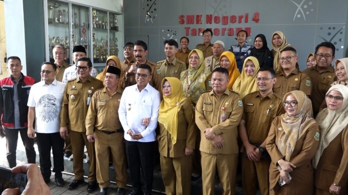 Andra Soni monitoring kesiapan SPMB dan program Sekolah Gratis di SMKN 4 Kota Tangerang