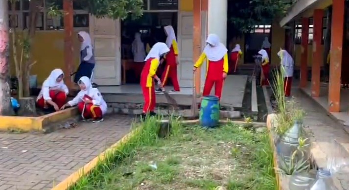Ribuan pelajar se-kota Serang gelar aksi bersih-bersih Gemas Libas (Foto: Bantentv.com/ Jaya)