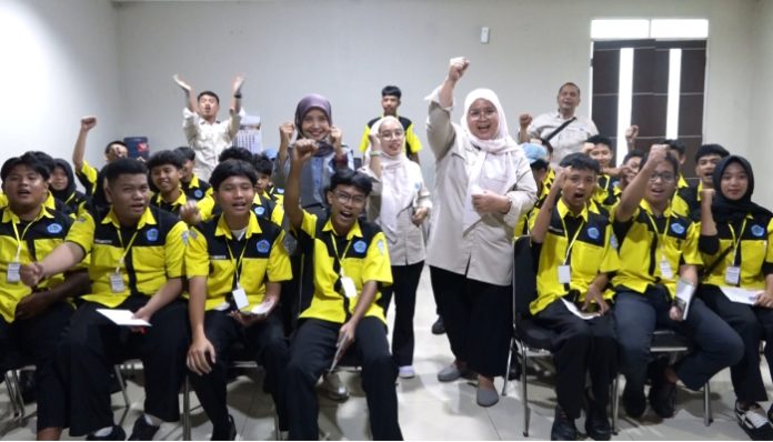 Siswa TKJ SMKS-TI PGRI 11 Serpong Belajar Broadcasting di Banten TV