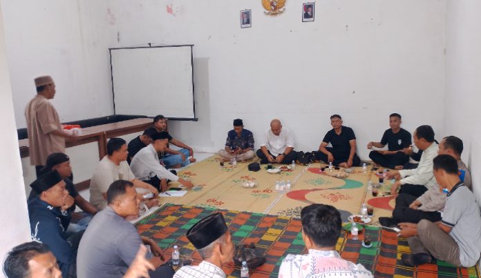 Suasana musyawarah berbagai unsur masyarakat yang sepakat mendukung konservasi Gunung Pulosari.