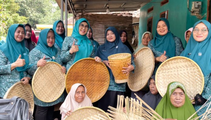 TP PKK Kota Serang Puji Produktivitas Lansia dan Ibu-Ibu PAUD