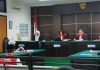 Terdakwa Tb Nasrudin alias Abah Jempol menjalani sidang lanjutan kasus dugaan penipuan seleksi Akpol 2025 di Pengadilan Negeri Serang