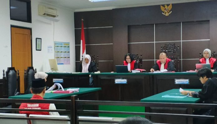 Terdakwa Tb Nasrudin alias Abah Jempol menjalani sidang lanjutan kasus dugaan penipuan seleksi Akpol 2025 di Pengadilan Negeri Serang