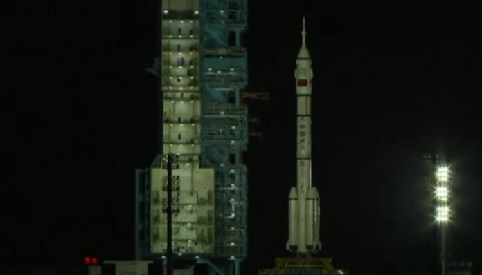 Tiongkok meluncurkan astronot ke stasiun luar angkasa Tiangong dengan pesawat ruang angkasa Shenzhou-23