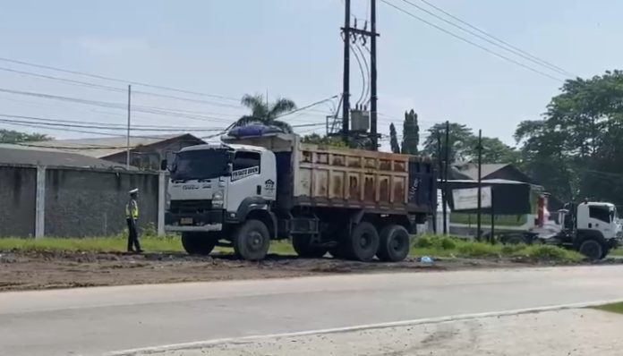 Truk Tambang dan Parkir Liar Ditertibkan Satlantas Polres Serang di Cemplang