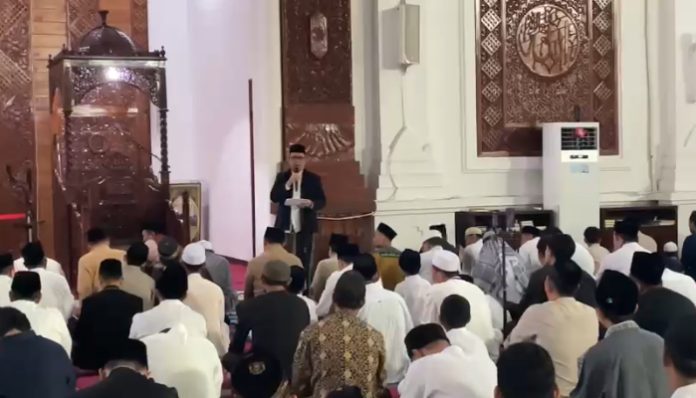 Wakil Gubernur Banten Achmad Dimyati Natakusumah melaksanakan Salat Idul Adha 1447 Hijriah di Masjid Raya Al Bantani, KP3B Curug, Kota Serang