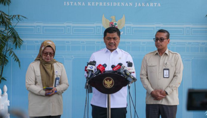 Wamensesneg Juri Ardiantoro memberikan keterangan pers terkait penyaluran bantuan kemasyarakatan Presiden berupa sapi kurban Idul Adha 2026