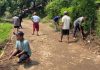 Warga Desa Panunggulan Perbaiki Jalan Rusak