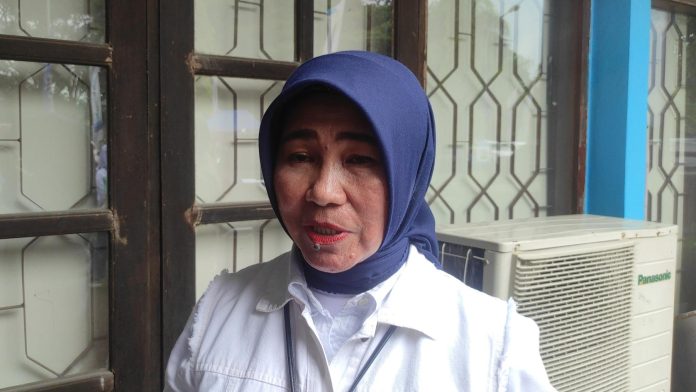 Kepala Disnaker Kota Cilegon, Sri Widayati ketika diwawancara (Foto: Bantentv.com/ Ali)