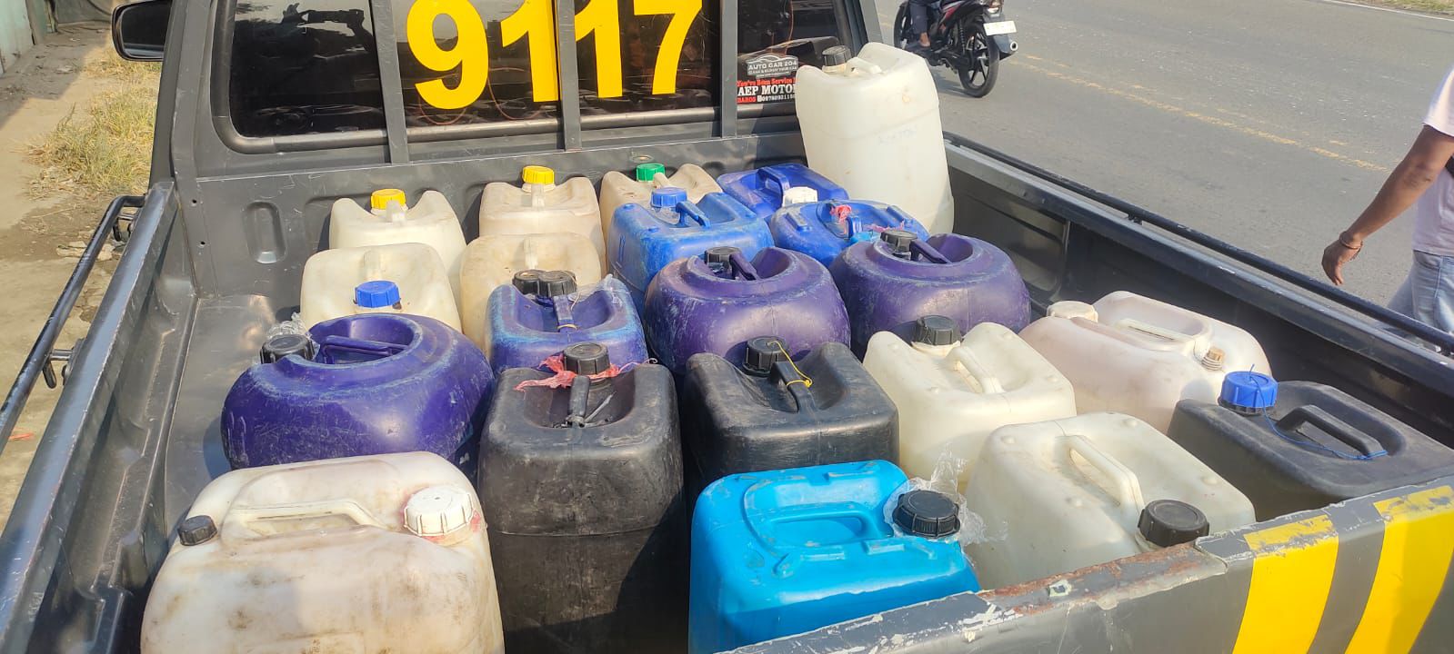 Ratusan liter minuman keras yang diamankan di wilayah Kecamatan Kibin, Kabupaten Serang (Foto: Bantentv.com/ Imron)