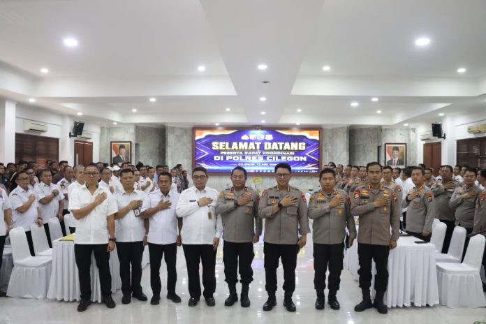 Polda Banten bersama Polres Cilegon menggelar rapat koordinasi terkait pengendalian jam operasional dan jalur kendaraan angkutan tambang (Foto: Bantentv.com/ Imron)