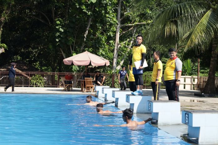 Polda Banten menggelar tes jasmani bagi 46 calon taruna Akpol 2026 (Foto: Bantentv.com/ Imron)