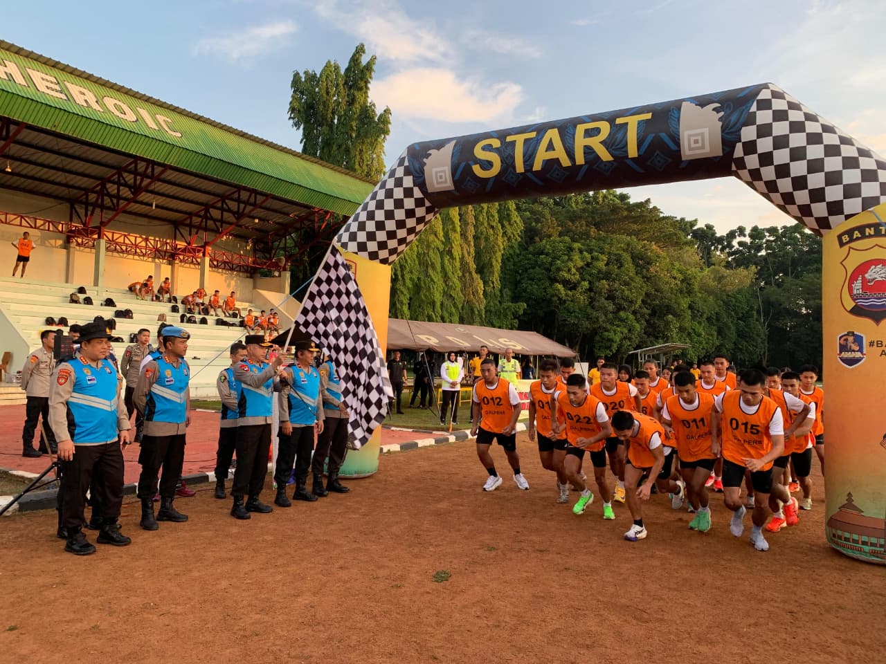 Polda Banten menggelar tes jasmani bagi 46 calon taruna Akpol 2026 (Foto: Bantentv.com/ Imron)