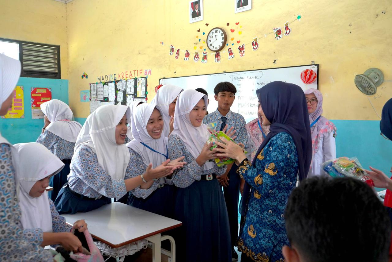 Ribuan siswa dan guru di Kabupaten Serang (Foto: Bantentv.com/ Riki)