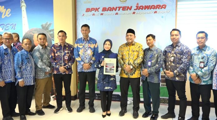 Penyerahan LHP BPK oleh Kepala BPK Perwakilan Provinsi Banten kepada ketua DPRD serta bupati dan wali kota se-Provinsi Banten