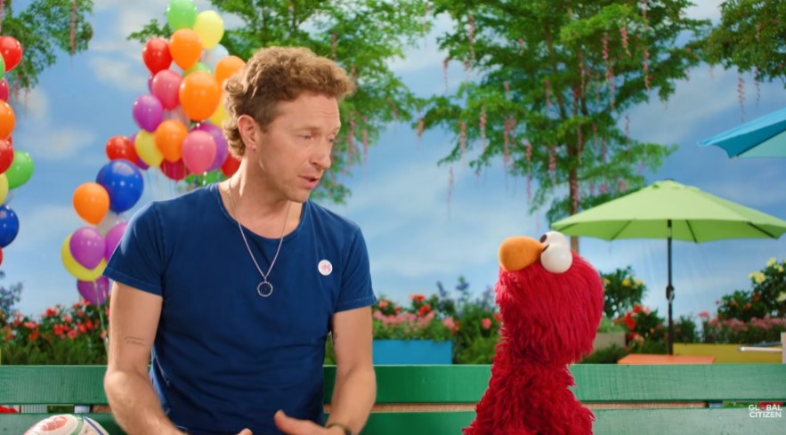 Chris Martin jadi kurator pertunjukan Half Time Show Final Piala Dunia 2026 (Foto: YT/ Global Citizen)