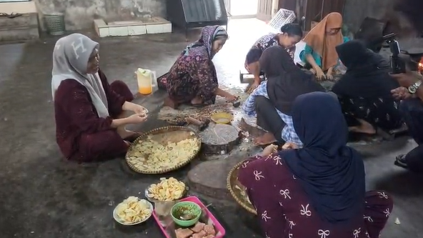 Rumah produksi emping melinjo di Kecamatan Taktakan Kota Serang (Foto: Bantentv.com/ Jaya)
