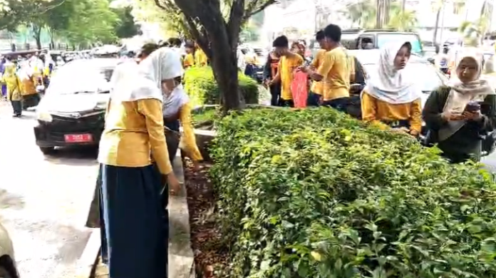 Ribuan pelajar se-kota Serang gelar aksi bersih-bersih Gemas Libas (Foto: Bantentv.com/ Jaya)