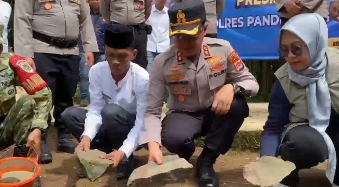 Polres Pandeglang membangun Jembatan Merah Putih Presisi di Kampung Pasir Sereh, Desa Tegal, Kecamatan Cikedal, Kabupaten Pandeglang (Foto: Bantentv.com/ Rangga)