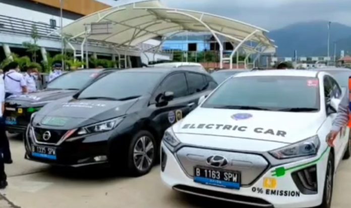 Wamendagri Bima Arya mendorong kepala daerah untuk membangun ekosistem kendaraan listrik (Foto: Bantentv.com/ Ali)