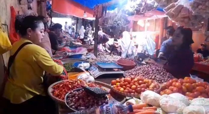 Harga kebutuhan pokok di Lebak merangkak naik