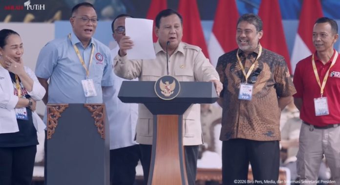 Presiden Prabowo Subianto menghadiri aksi peringatan Hari Buruh Internasional 1 Mei di Monumen Nasional (Monas), Jakarta Pusat (Foto: YT/ Sekretariat Presiden)