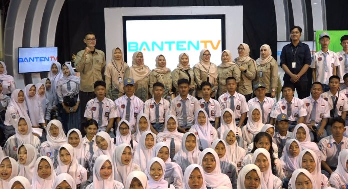 Ratusan siswa SMKN 08 Kabupaten Tangerang belajar dunia broadcasting di Banten TV (Foto: Bantentv.com)
