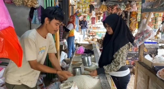 Disperindag Lebak memastikan stok pangan aman jelang Iduladha (Foto: Bantentv.com/ Nano)