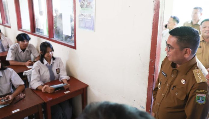 Andra Soni berkunjung ke SMA PGRI 56 Ciputat
