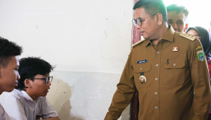Andra Soni menyapa murid SMA PGRI 56 Ciputat