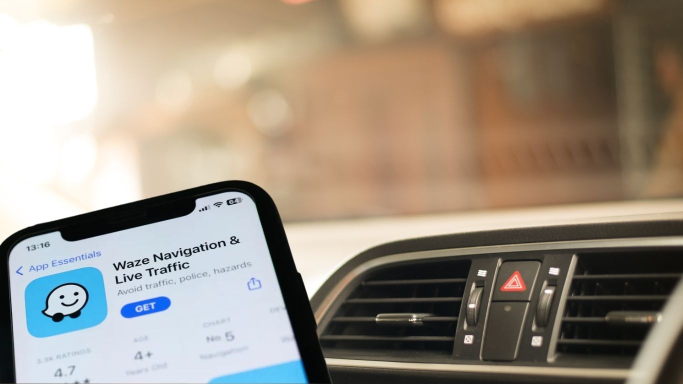 Pengguna Waze Kini Bisa Melihat Lampu Lalu Lintas Langsung di Peta