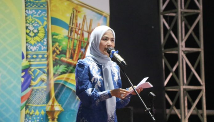 Bupati Serang Ratu Rachmatuzakiyah saat beri sambutan di Mancak Fest