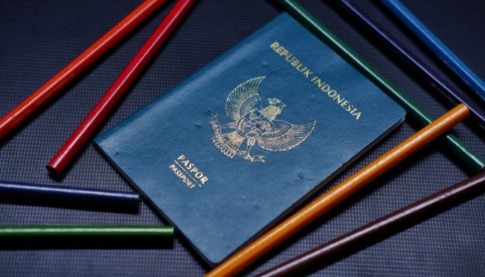 Ilustrasi paspor Indonesia (Foto: Canva/ Getty Images)