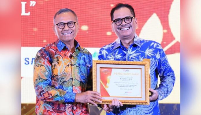 Budi Rustandi Raih Disway Top Regional Leader Award 2026 diwakili oleh Setda Kota Serang Nanang Saefudin