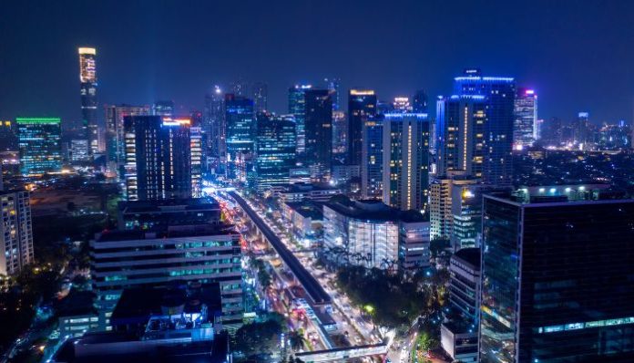 Ilustrasi. Jakarta di malam hari (Foto: Creativa Images)