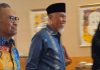 Founder Disway Dahlan Iskan menyambut sejumlah kepala daerah yang menghadiri Disway Top Regional Leader Awards 2026 di Hotel JW Marriott, Jakarta